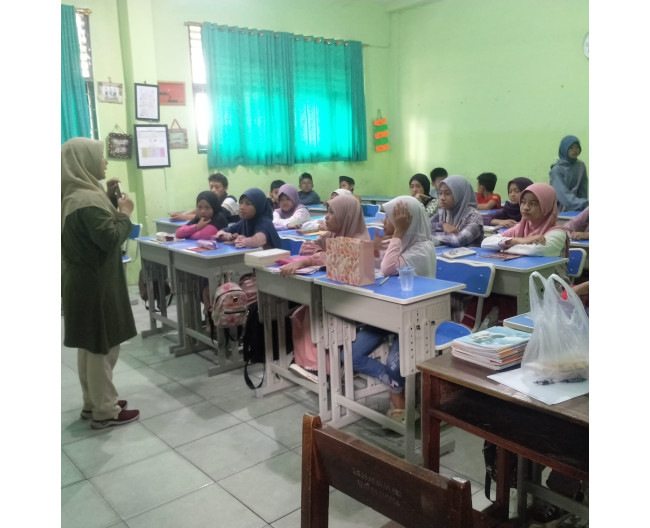 Ekstrakurikuler Menulis